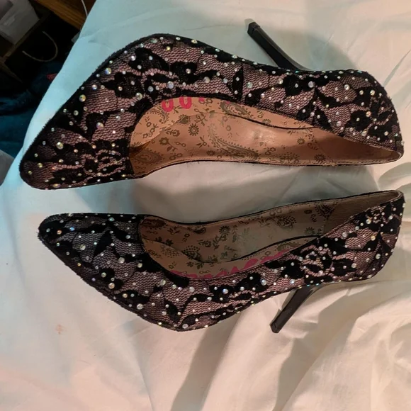 Betsey Johnson Black Lace Pointed-Toe High Heels Sz 8 - Picture 3 of 7